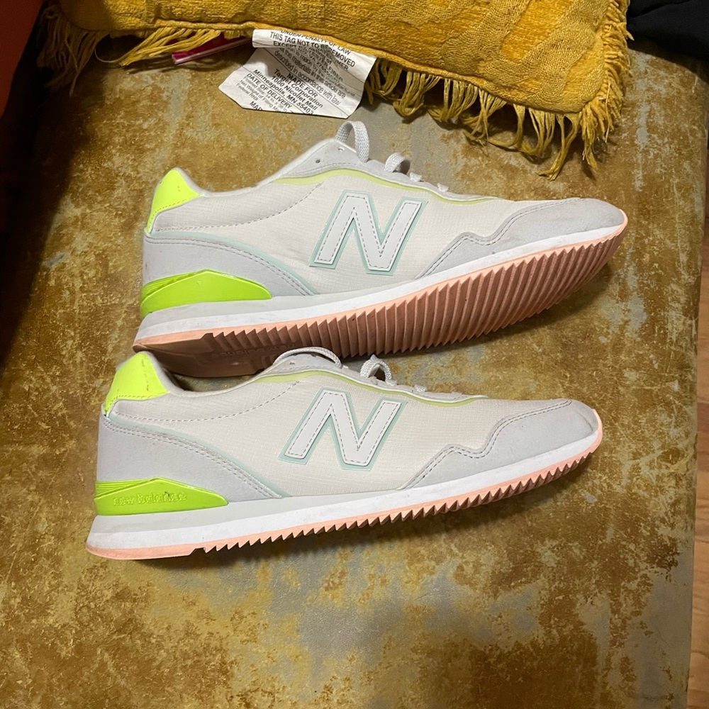 New Balance sneakers white w/ lime and pink